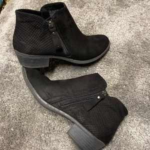 Suede Arizona size 7 boots like new